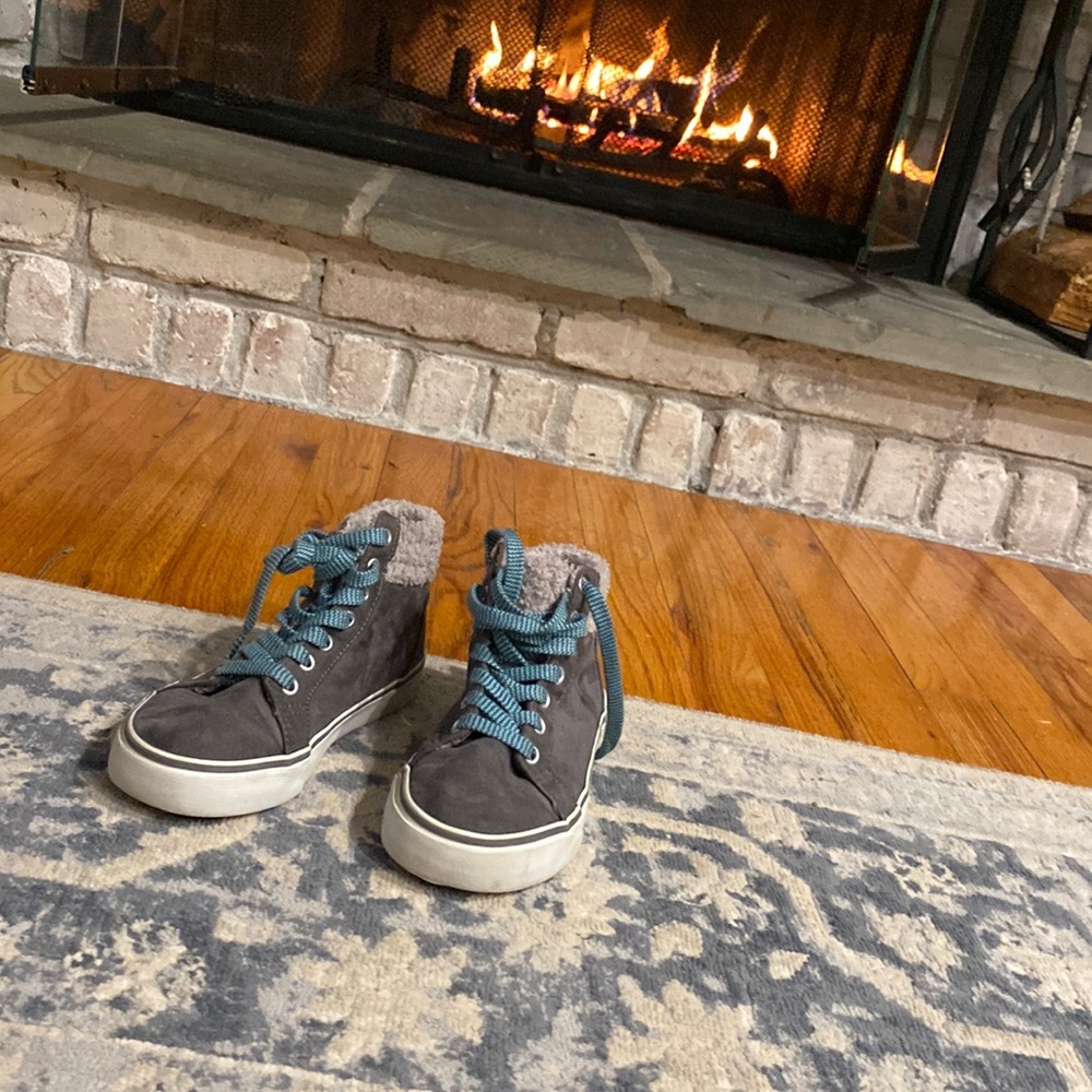 Old Navy Sherpa Sneakers size 1